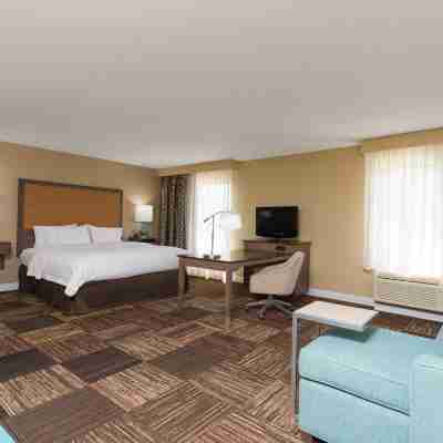Hampton Inn & Suites Fremont Rooms
