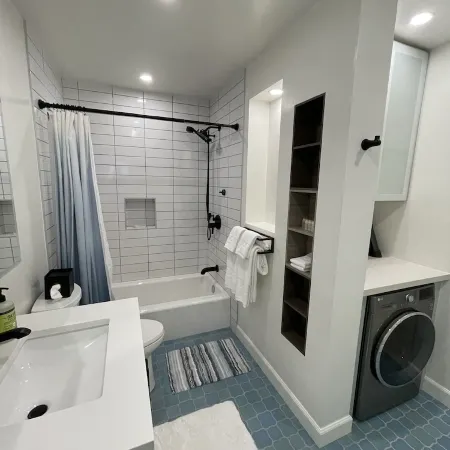 World Cup Venue 7 Miles Away,Remodeled,Steps to the Beach 2 Blks to Downtown MB.