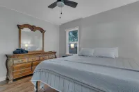 Cozy cottage on Creeper Trail -Fenced in backyard for dogs. Near Restaurants