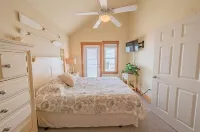 Sound front condo, pool, water access, & sunsets