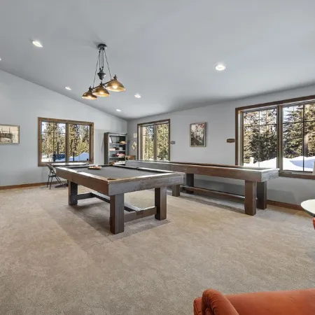 Luxurious cabin with outdoor pool access, paved roads, oversized garage
