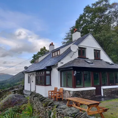 Detatched, Cosy Cottage With Mountain Views - Parking, Sleeps 8, Pet-friendly