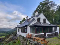 Detatched, Cosy Cottage With Mountain Views - Parking, Sleeps 8, Pet-friendly