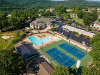Stay & Play Golf Package, 2 Pools and Hot Tub, Great Views, Near Lakes