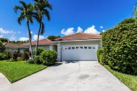 Newly Remodeled Pool Home with Players Club Access in Lely Resort!