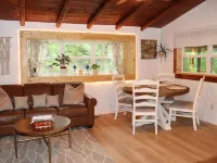 REST ASSURED WITH HOT TUB AND COMFORT OF THIS HOME! Hotels in Catheys Creek