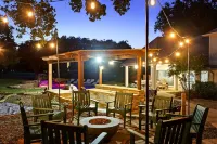 Luxury Family Oasis: Huge pool, Spa, Firepit, Playground, Outdoor Kitchen, Games