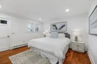 4BR Home w/ Yard & BBQ, 5 min walk to downtown Lee