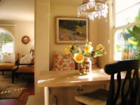 Charming Romantic Yacht Harbor Beach Cottage