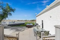 Large Property with Hot Tubs and Swimming Pool