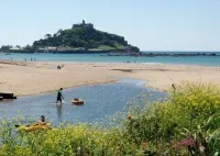 Convenient located. Bright, Spacious , Amazing View Of St Michaels Mount and Sea Hotels in Marazion