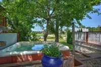 Studio, Private Beach, Kayak, Paddle board, Pool, Hot tub