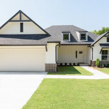 Executive Stay, Modern Farmhouse Perfect Location. Garage Parking.