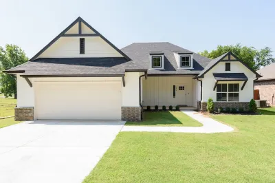 Executive Stay, Modern Farmhouse Perfect Location. Garage Parking. Hotels near Rhema Bible Training College