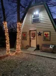 CabinOnTheCreek-Lake Limestone!  rustic charm, Kayaks! Canoe! fire-pit! pets!