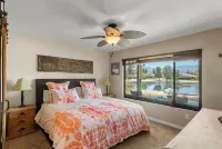 NEW! Peaceful Waterfront Getaway (pet-friendly) Hotel in zona Palm Desert Palms
