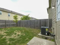 20% OFF Updated 3BR 2.5BTH Townhome - Pet-friendly - Fast WiFi-Driveaway Parking Hotels in Selma
