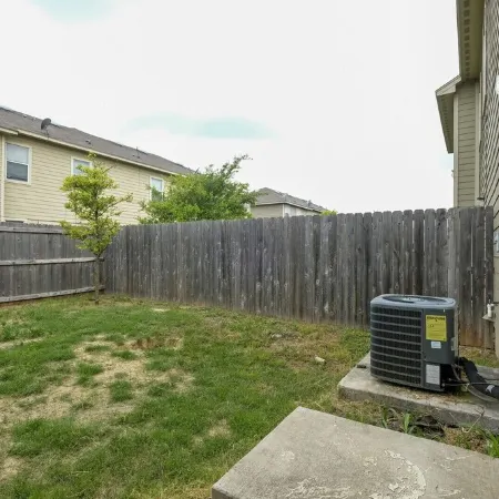 20% OFF Updated 3BR 2.5BTH Townhome - Pet-friendly - Fast WiFi-Driveaway Parking
