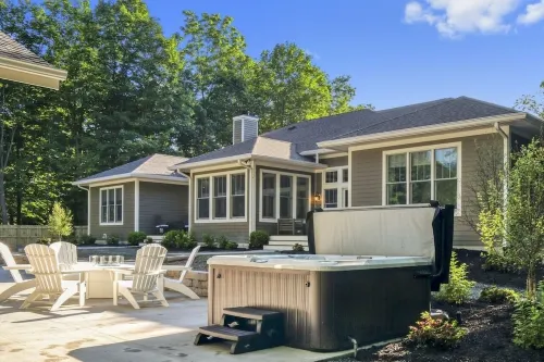 NEW Luxury Home-Heated Pool, Hot Tub, Pool House, Movie Theater & 3 Game Rooms!