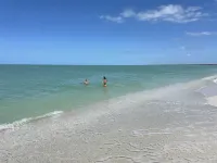 Quiet, clean townhouse.  Relaxing winner. Harbor view, short Gulf walk…