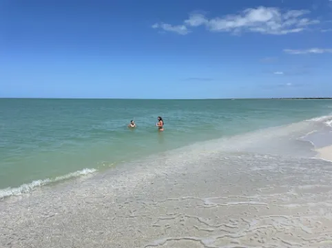 Quiet, clean townhouse.  Relaxing winner. Harbor view, short Gulf walk…