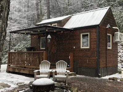 Tiny House - Private Mountainside Retreat - Pet Friendly Hotels near Charles D Owen Park