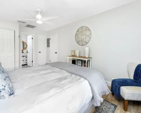 1 block to dwnt/7min to beach/King bed/Free parking Hotels in New Port Richey