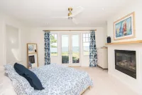 Waterfront Home w/ Stunning Views, Deepwater Dock, Pool, HotTub, Kayaks & More - 4 ดาว
