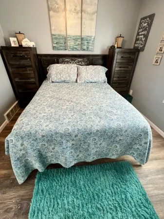 Waterfront house with sandy beach near downtown