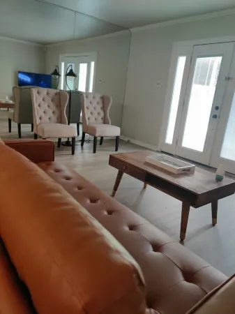 Cozy 2-bedroom townhome in pleasant Beaumont with AC, WiFi