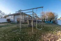 🏠Private home with hot tub. Beds for 32! - Homestays