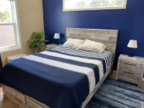 Fisherman's access and relaxation in a 2BR 2BA on River with Dock, Pet friendly!