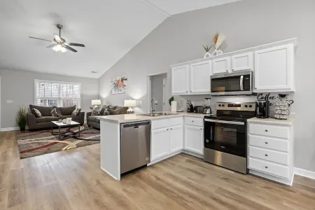 Luxurious Ranch Style Modern 3BR 2 Bath home!