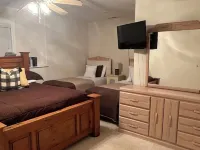 BIG ISLAND TIME Lakefront Family Vacation Home-4 Bd-3.5 Bth-Sleeps15-Cove-Dock 拉塞爾住宿飯店