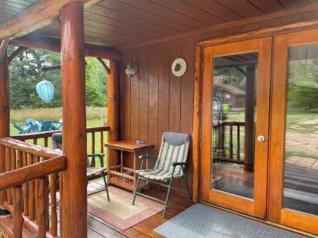 ✨🌌Peaceful riverside cabin in the UP near public beach, ❄️trails & the Porkies!🌲⛷️