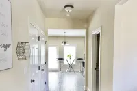 Cheerful & Spacious 4bedroom home away from home!