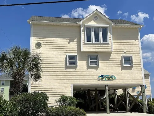 40 STEPS to the beach. 4bdrm home, dog friendly, decks, ocean views