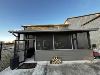 FISHERMAN’S PARADISE - indoor heated & cool parking for trucks and boats - 3 tähden