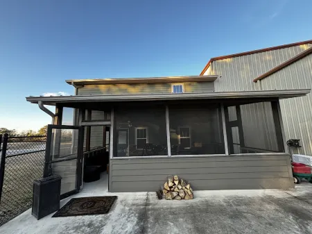 FISHERMAN’S PARADISE - indoor heated & cool parking for trucks and boats