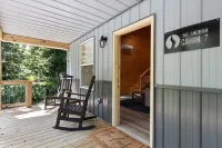Riverfront Cabin~Sleeps 18~Private River Boat Ramp~20 Min drive Lake Cumberland