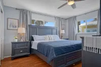 Ready Post Storms! Owner's Featured on HGTV - Mid Island - Private Beach Path Santini Marina Shopping Plaza附近的飯店