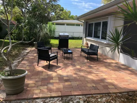 Home close to Indian Rocks Beach and Taylor Park Отели рядом с достопримечательностью «Парк Лейк Вилла»