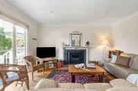 Whalers Retreat - Hyams Beach 3Br Cottage