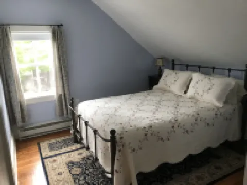 Historic Bristol Town Center Apartment