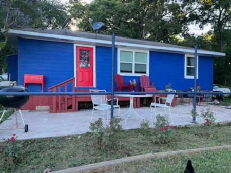 Quiet cottage on the water at Lake Livingston