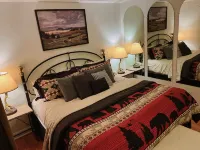 Walking distance to restaurants, shopping and the Parkway 214)