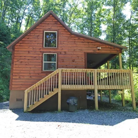 Great small cabin with hot tub