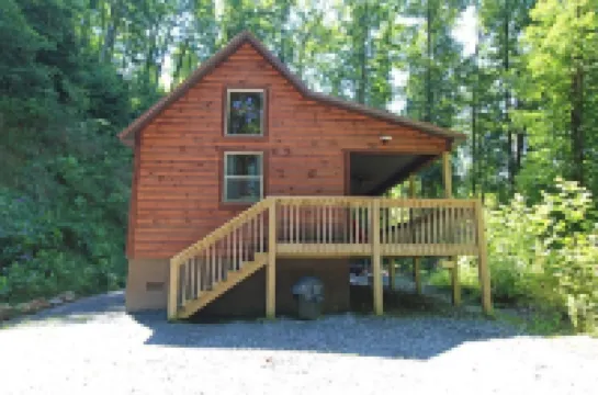 Great small cabin with hot tub