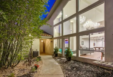 Private Villa with Infinity Pool and Game Room Отели в г. Хидден Медоус