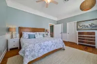 🐠Waterfront Island and Pool Dream Retreat!🐋 Hotels near Fort Myers / Pine Island KOA Holiday